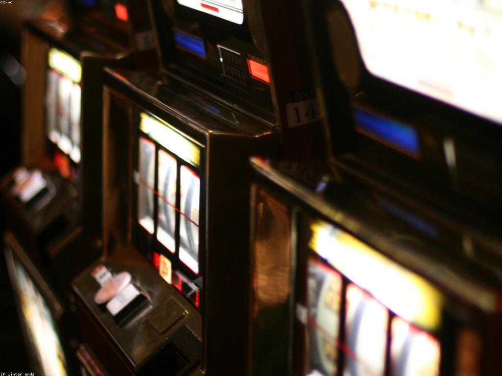 សំណួរញឹកញាប់អំពីកាស៊ីណូអនឡាញ និងហ្គេមស្លូត